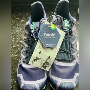 NWT women’s purple Salomon trail runners 9.5